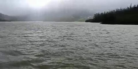 எமரால்டு அணையில் உபரி நீர் திறப்பு: கரையோர மக்களுக்கு எச்சரிக்கை