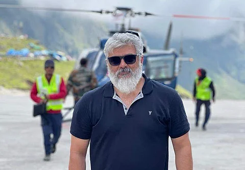 அவசரமாக ஹெலிஹாப்டரில் கிளம்பும் நடிகர் அஜித் - வைரலாகும் விடியோ