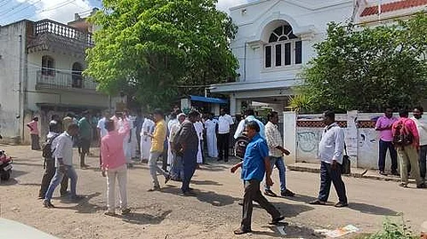 முன்னாள் அமைச்சர் விஜயபாஸ்கரின் வீட்டில் 9 மணி நேர சோதனை முடிவு!