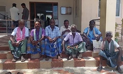 கொளத்துப்பாளையம் பேரூராட்சி அலுவலகம் முன்பு மக்கள் தர்னா!