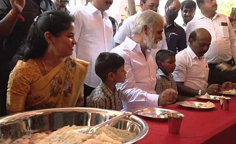 சென்னை மாநகராட்சி தொடக்கப் பள்ளியில் காலை உணவுத்திட்டம் தொடக்கம்: அமைச்சர்கள், மேயர் பங்கேற்பு