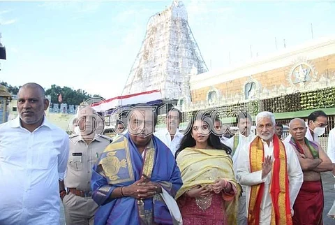 திருப்பதி ஏழுமலையான் கோயிலில் முகேஷ் அம்பானி தரிசனம்