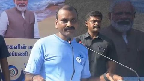 சர்வதேச கடற்கரை தூய்மை நாளையொட்டி, சென்னை பெசன்ட் நகர் ஆல்காட் மெமோரியல் பள்ளியில் நிகழ்ச்சியில் பேசும் தகவல் ஒலிபரப்பு இணை அமைச்சர் எல். முருகன்.