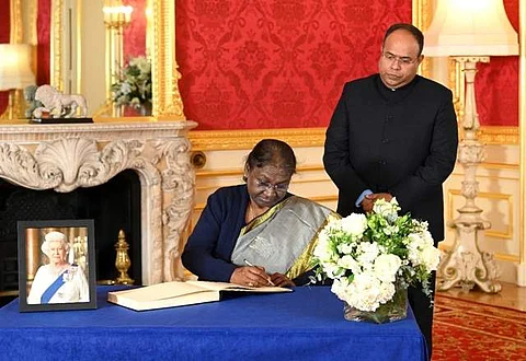 அரசி இரண்டாம் எலிசபெத் இரங்கல் குறிப்பில் இந்தியா சார்பில் திரெளபதி முர்மு கையெழுத்திடுகிறார்