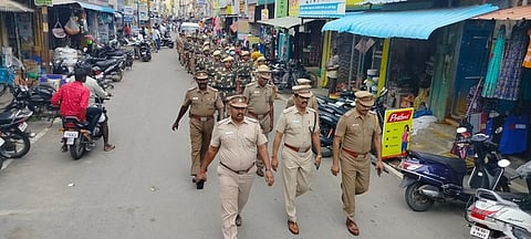 ராசிபுரம் நகரில் காவல்துறை கொடி அணிவகுப்பு