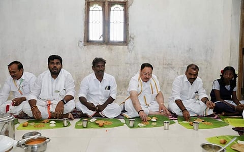 பாஜக நிர்வாகி வீட்டில் காலை உணவு அருந்திய ஜெ.பி.நட்டா