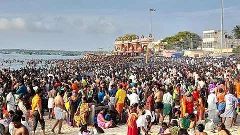 மஹாளய அமாவாசையையொட்டி ராமேஸ்வரத்தில் குவிந்த பக்தர்கள்