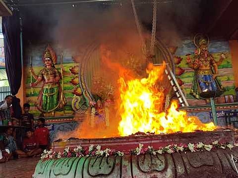 சாமுண்டீஸ்வரி கோயிலில் நடைபெற்ற மிளகாய் சண்டியாகம்.
