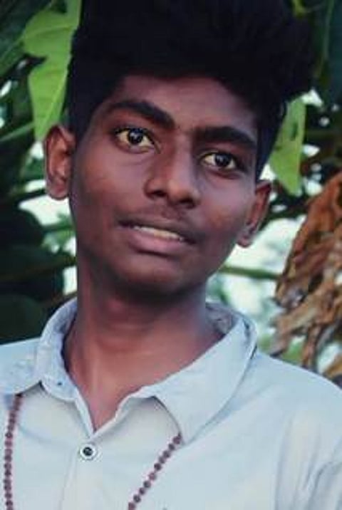 உயிரிழந்த பள்ளி மாணவா் கெளதம்.