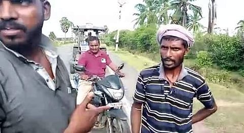 அரசு பேருந்து மீது கல் வீசி தாக்கிய இளைஞர்: காவல் நிலையத்தில் ஒப்படைப்பு