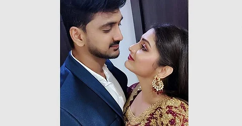 கர்ப்பமான நிலையில் திருமணத்தை அறிவித்த பிரபல டிவி நடிகை!