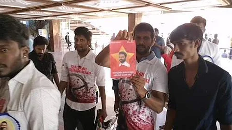 வெளியானது 'நானே வருவேன்' திரைப்படம்: ரசிகர்கள் கொண்டாட்டம்