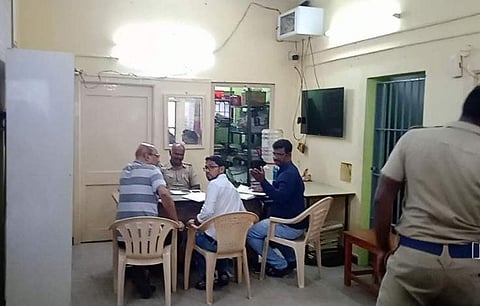 காரில் கடத்தி வரப்பட்ட ரூ.10 கோடி பணம் பறிமுதல்- 4 பேரிடம் விசாரணை