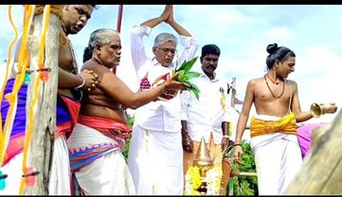 அபிமுக்தீஸ்வரா் கோயிலில் நடைபெற்ற கும்பாபிஷேகம்.