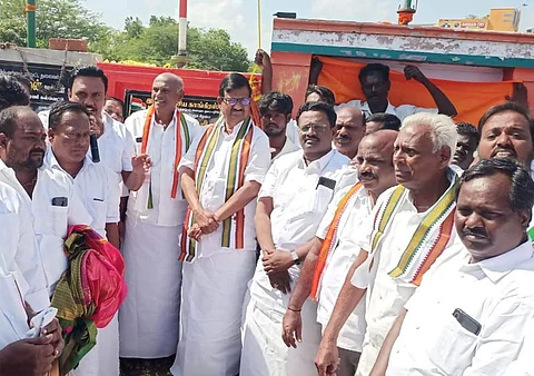 கச்சா எண்ணெய் விலை குறைந்தும் பெட்ரோல் ரூ100-க்கு விற்பனையாவது ஏன்? - கே.எஸ்.அழகிரி கேள்வி