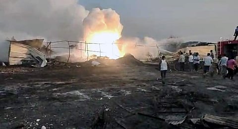 மகாராஷ்டிரத்தில் பட்டாசு ஆலையில் தீ விபத்து: 3 பெண்கள் பலி