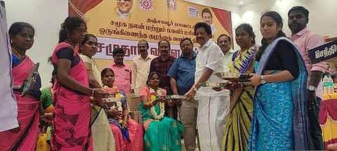 பேராவூரணியில் சனிக்கிழமை நடைபெற்ற சமுதாய வளைகாப்பு விழாவில் பங்கேற்ற எம்எல்ஏ அசோக்குமாா்.