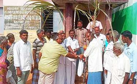 கிராமப் புறங்களில் பொங்கல் பரிசு...