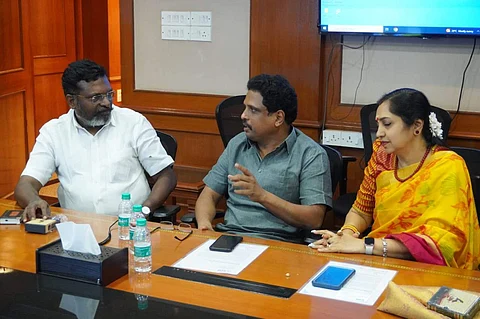 பொங்கல் திருநாளில் வங்கித் தேர்வு: சு.வெங்கடேசன் போராட்டத்திற்கு திருமாவளவன், தமிழச்சி தங்கபாண்டியன் நேரில் ஆதரவு