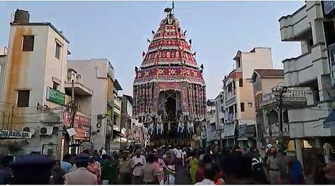 கும்பகோணம் சாரங்கபாணி சுவாமி கோயிலில் பொங்கல் தேரோட்டம்!