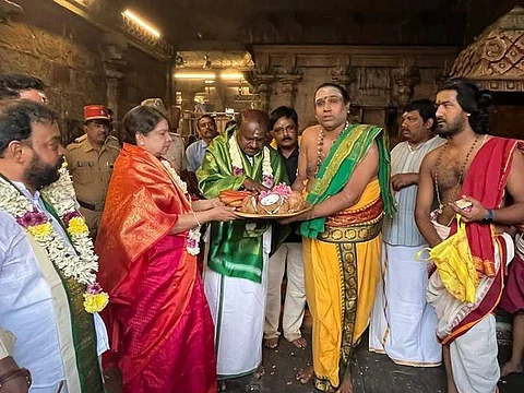 கர்நாடக முன்னாள் முதல்வர் எச்.டி.குமாரசாமி திருநள்ளாறு தர்பாரண்யேஸ்வரர் கோயிலில் சுவாமி தரிசனம்!