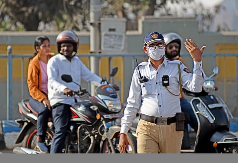 மும்பை வருகிறார் பிரதமர் மோடி: வீட்டிலிருந்தே வேலை செய்யும் ஊழியர்கள்
