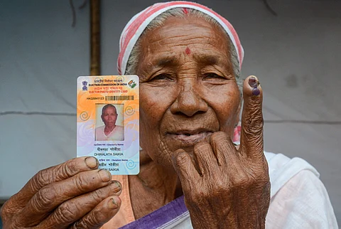 மூத்த குடிமக்கள், மாற்றுத் திறனாளிகள் வீட்டிலிருந்தே வாக்களிக்கலாம்!