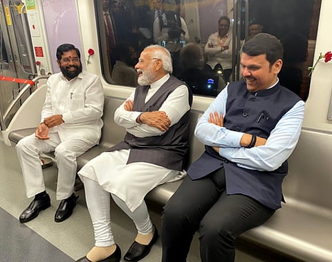 பிரதமா் நரேந்திர மோடி உடன் ஏக்நாத் ஷிண்டே, துணை முதலவா் தேவேந்திர ஃபட்னவீஸ்.