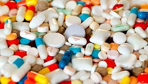 18 வயதுக்குட்பட்டோருக்கு கருத்தடை சாதனங்கள் விற்கலாமா? எது சரி?