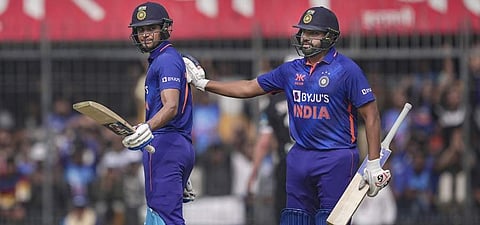 ரோஹித் சர்மா, ஷுப்மன் கில் சதம்: வேகமாக ரன்கள் குவிக்கும் இந்திய அணி!