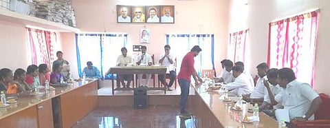 மானாமதுரையில் புதன்கிழமை நடைபெற்ற நகா்மன்றக் கூட்டம்.