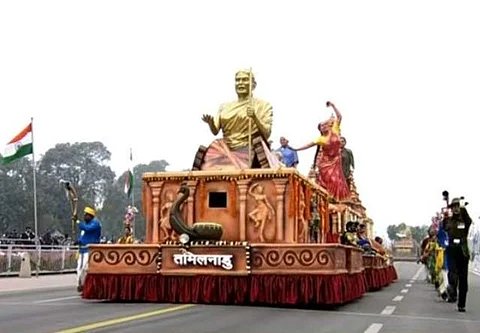 குடியரசு விழா: பெண்கள் மேம்பாட்டை பறைசாற்றிய தமிழக அலங்கார ஊர்தி!