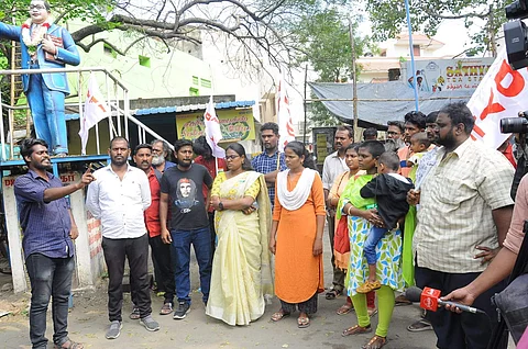 குஜராத் கலவரம் தொடர்பான பிபிசி ஆவணப்படத்தைப் பார்த்த பெண் கவுன்சிலர் கைது