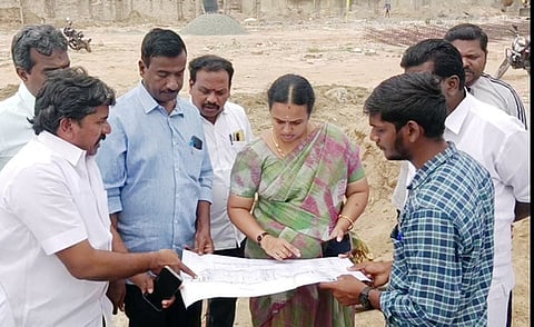 ரூ.7 கோடியில் நவீன காய்கறி சந்தை கட்டுமானப் பணி: காஞ்சிபுரம் மேயா் ஆய்வு