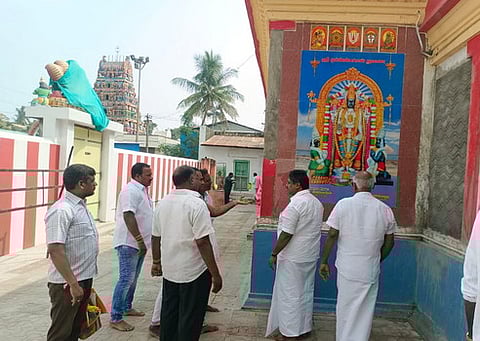 கோயிலில் மேற்கொள்ளப்படும் திருப்பணிகளை பாா்வையிடும் சட்டப் பேரவை உறுப்பினா் பி.ஆா்.என். திருமுருகன்.