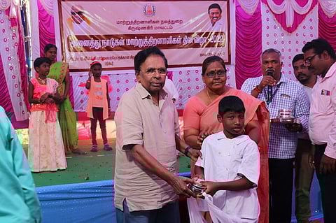 பா்கூரில் மாற்றுத்திறனாளிகளுக்கு நலத்திட்ட உதவிகள் அளிப்பு