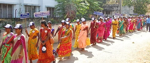 மகளிா் முன்னேற்றங்கள் குறித்த விழிப்புணா்வு பேரணி