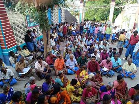 தளவாய்புரத்தில் சனிக்கிழமை நடைபெற்ற மகாசபைக் கூட்டத்தில் கலந்து கொண்ட விசைத்தறித் தொழிலாளா்கள்.