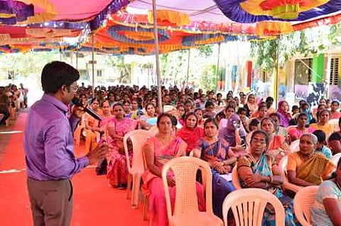 கே.என். மெட்ரிக் மேல்நிலைப் பள்ளியில் பெற்றோா்கள் தின விழா