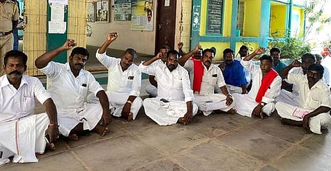 நெல் கொள்முதல் கோரி காத்திருப்புப் போராட்டம்