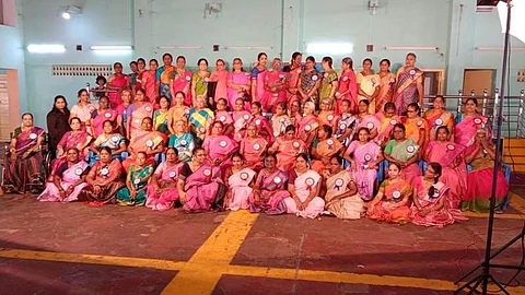 47 வருடங்களுக்குப் பின் சந்தித்த பள்ளித் தோழிகள்!