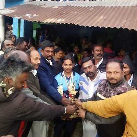 தேசிய கையெறிப் பந்துப் போட்டியில் சிறப்பிடம்: மாணவிக்கு வரவேற்பு