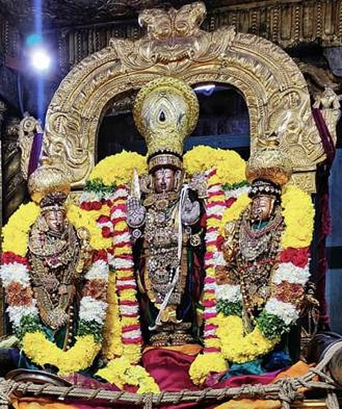 ஸ்ரீபெரும்புதூா் ராமானுஜா் கோயிலில் சிறப்பு அலங்காரத்தில் உற்சவா் ஸ்ரீஆதிகேசவ பெருமாள்.