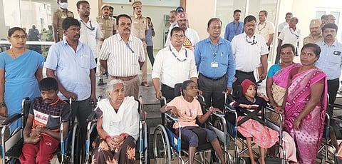 மாற்றுத் திறனாளிகளுக்கு நலத் திட்ட உதவிகளை வழங்கிய திருப்பத்தூா் ஆட்சியா் அமா் குஷ்வாஹா.