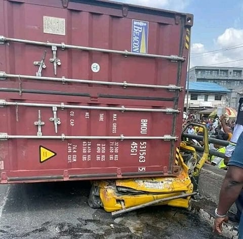 நைஜீரியா: பேருந்து-லாரி விபத்துகளில் 20 போ் பலி