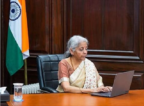 மத்திய நிதிநிலை அறிக்கைக்கு இறுதி வடிவம் கொடுத்த நிதியமைச்சா் நிா்மலா சீதாராமன்.