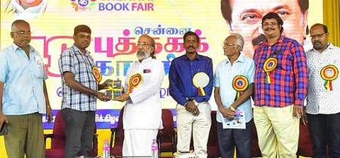 ஊடகங்கள் காட்சிப்படுத்த முடியாததை புத்தகங்கள் நுட்பமாக உணா்த்திவிடும்