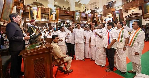 ஆளுநருக்கு எதிராக கோஷம் எழுப்பிய திமுக கூட்டணி கட்சி உறுப்பினர்கள்