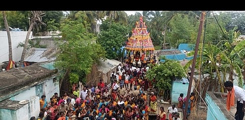 சங்கராபுரம் அருகேயுள்ள சேஷசமுத்திரம் அருள்மிகு முத்துமாரியம்மன் திருக்கோயில் திருவிழாவையொட்டி, சனிக்கிழமை நடைபெற்ற தேரோட்டம்.