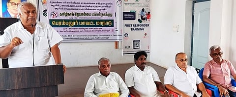 பெரம்பலூரில் சனிக்கிழமை நடைபெற்ற தமிழ்நாடு சிறுபான்மை மக்கள் நலக்குழு மாவட்ட மாநாட்டில் பேசிய மாநிலச் செயலா் அ. கல்யாணசுந்தரம். உடன், மாவட்டச் செயலா் எஸ். அகஸ்டின் உள்ளிட்டோா்.